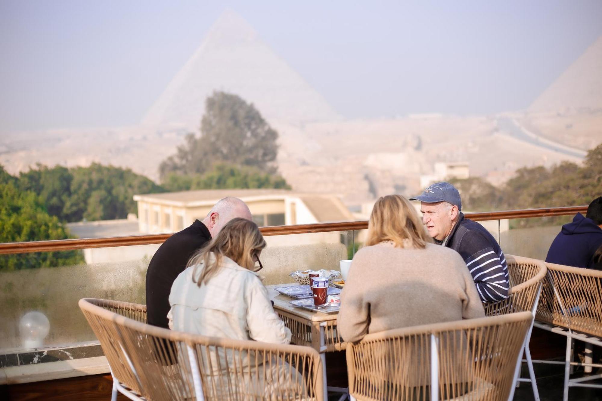 Tree Lounge Pyramids View Inn , Sphinx Giza Kafrat al Jabal Exterior foto